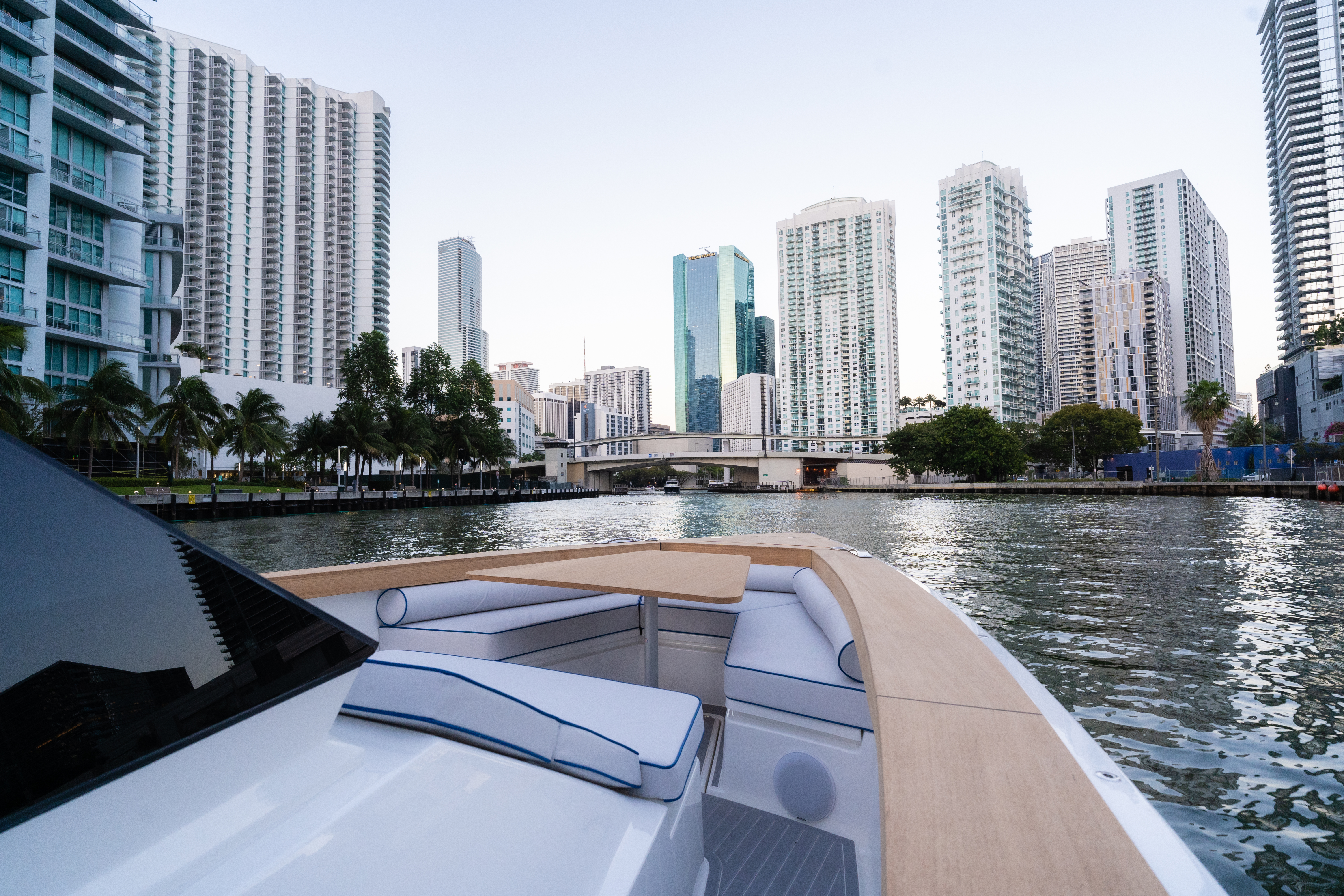 Swan Shadow 001 Charter: una fusione di prestazioni, qualità ed eleganza